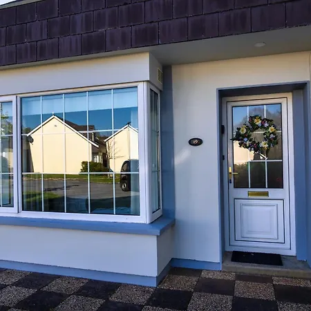 3 Bed House Sleeps 8 -garden - Free Parking - Wifi Casa vacanze Cill Airne