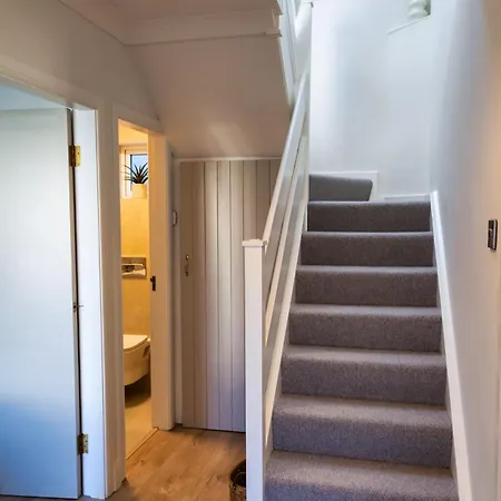 3 Bed House Sleeps 8 -garden - Free Parking - Wifi Casa vacanze Cill Airne